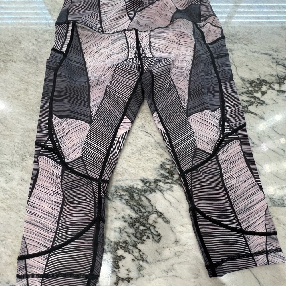 5 for $20 Vie Active Capris NWOT SZ small